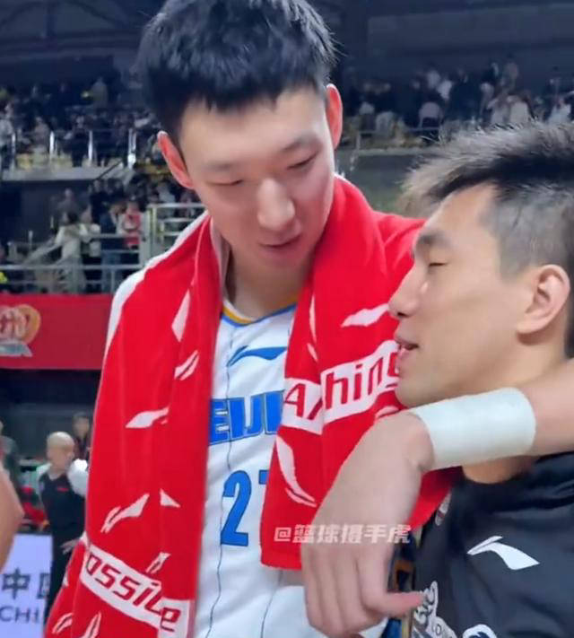 遠射將球送